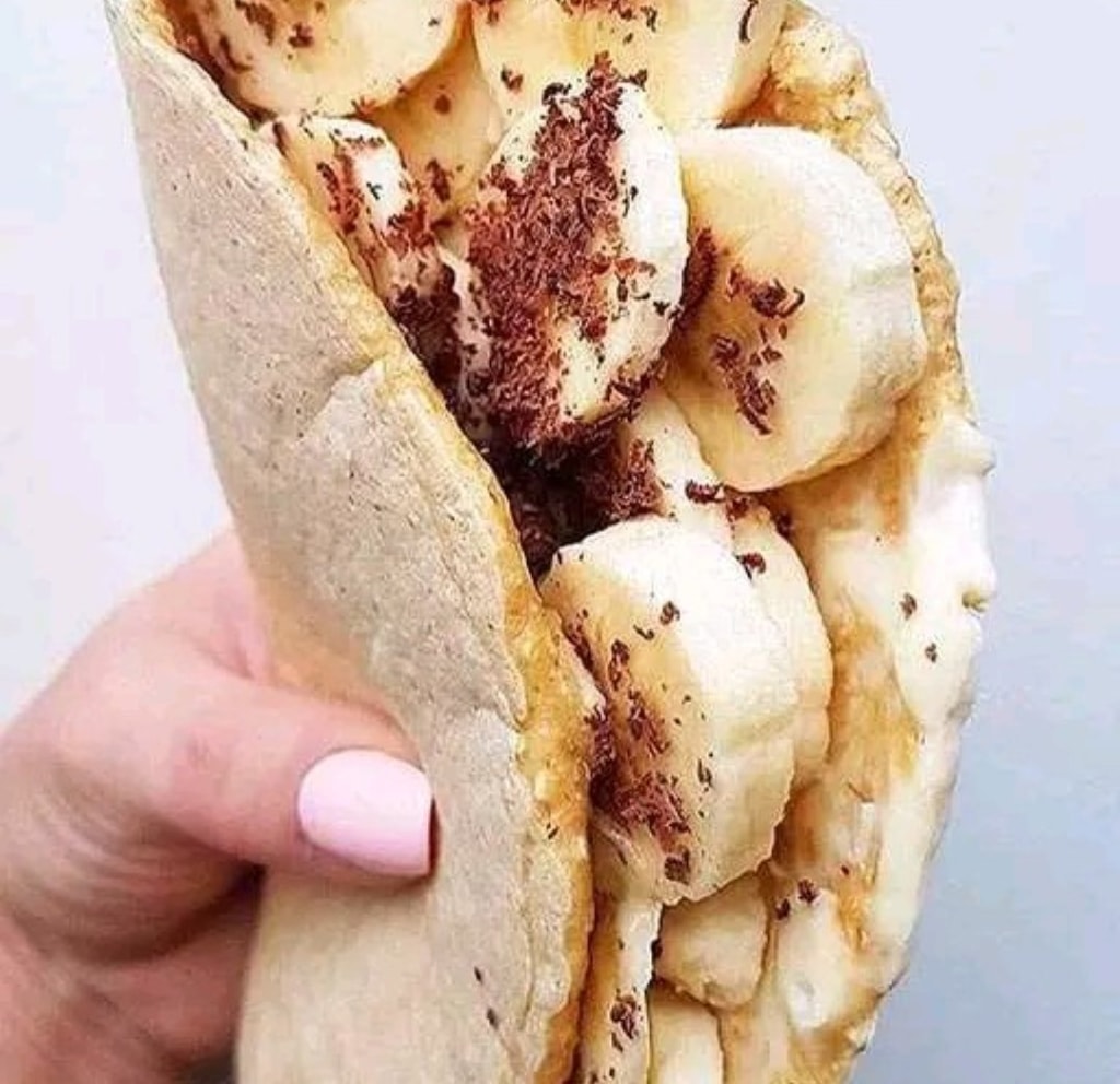 Овсяноблин с бананом, сыром и шоколадом