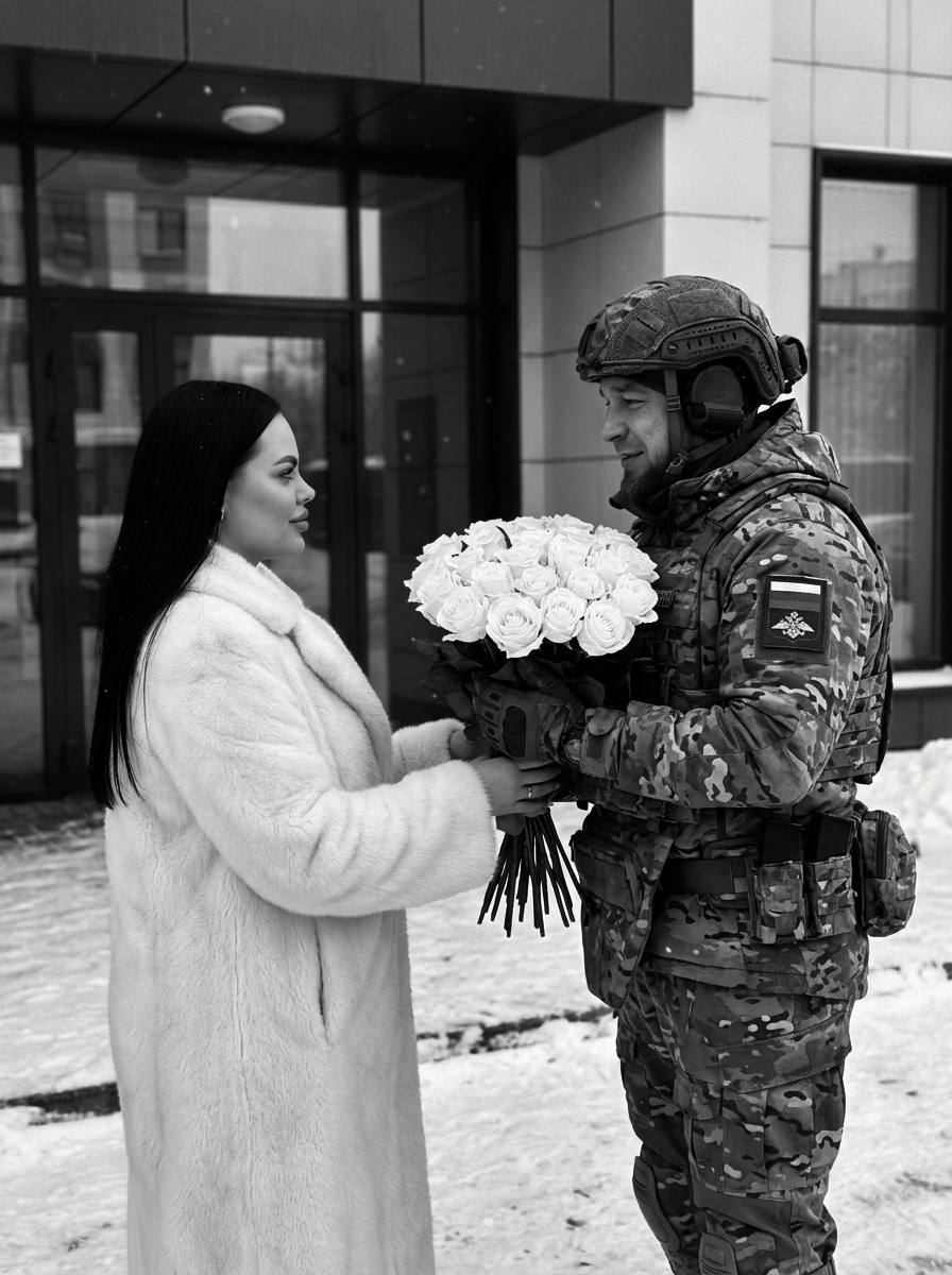 Создай реалистичное чёрно‑белое фото зимни...