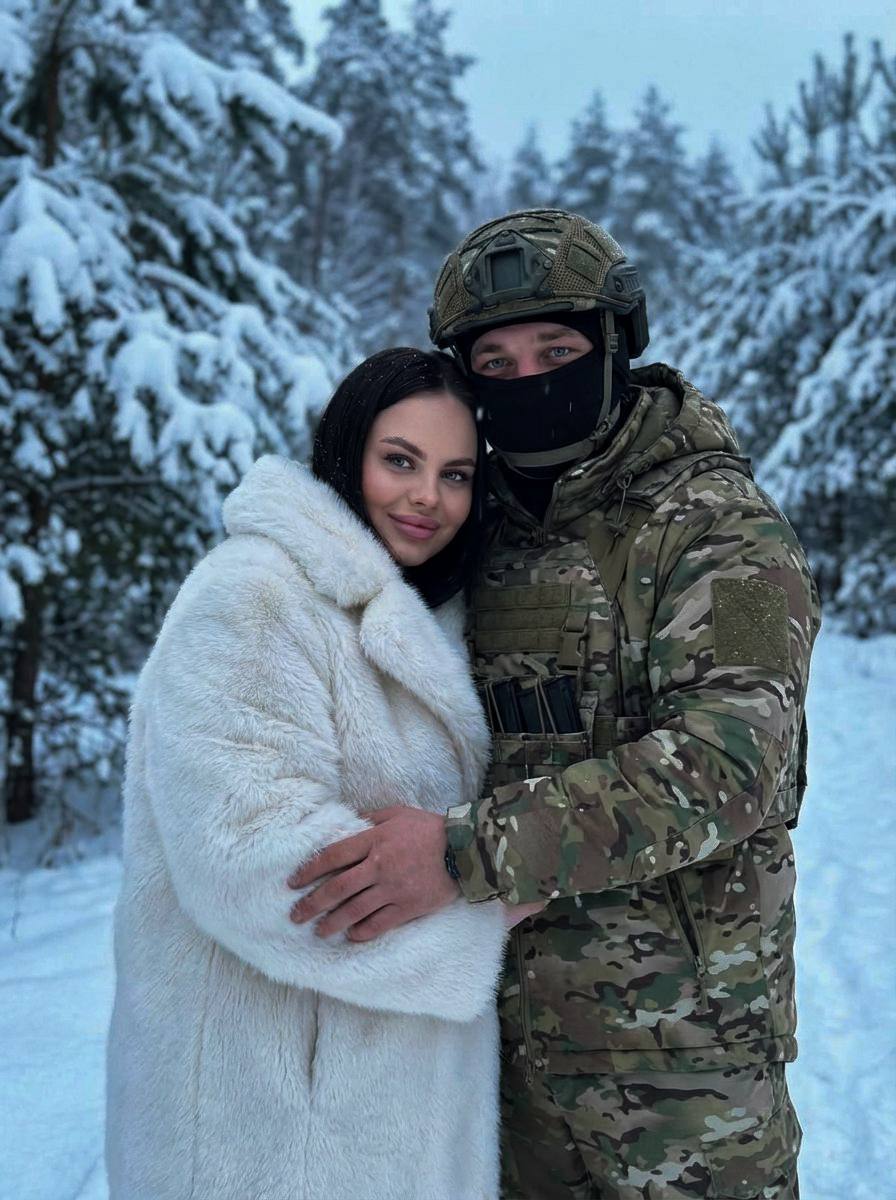 Зимняя романтичная фотография в лесу, мног...