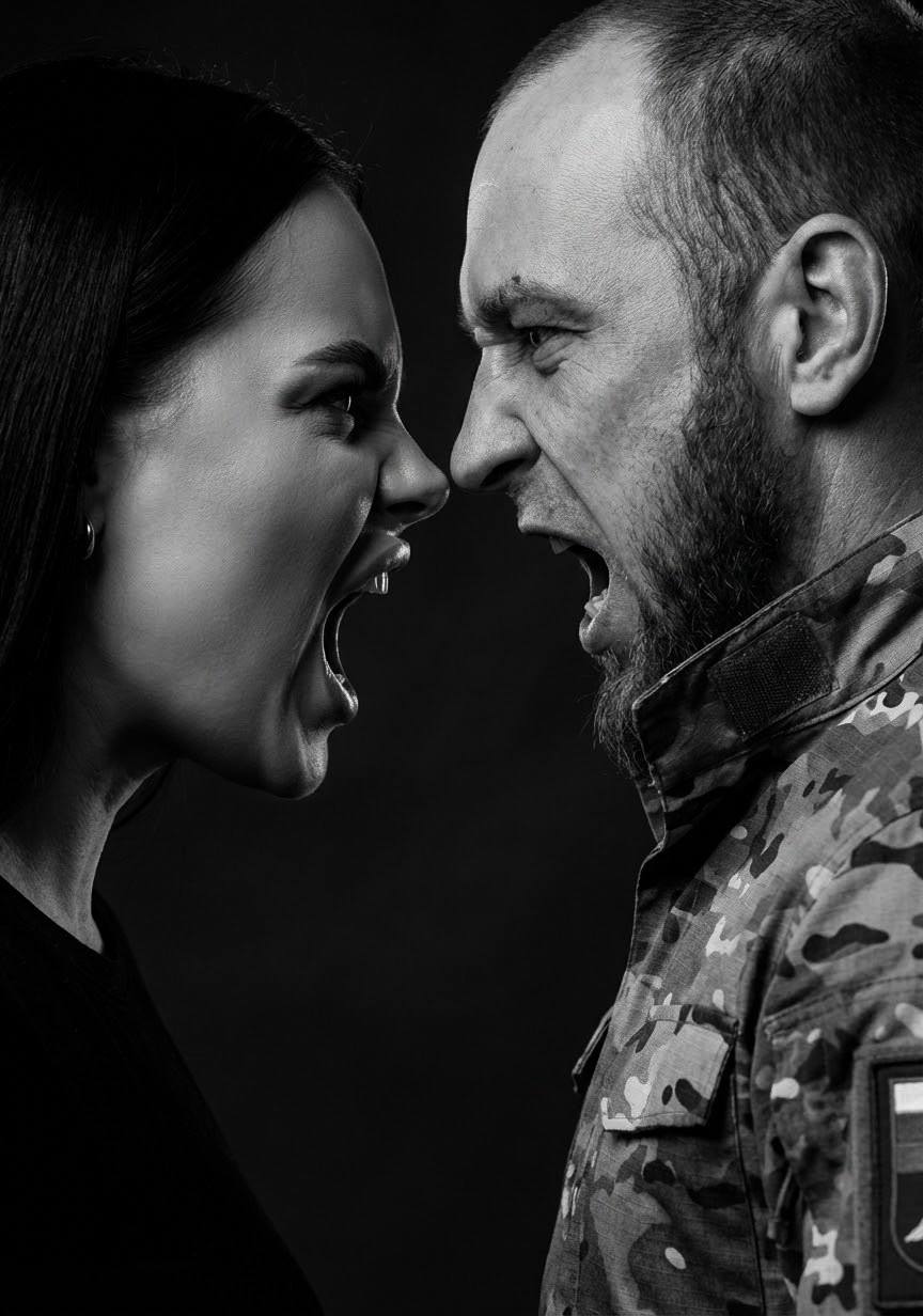 Драматическая черно-белая фотография с выс...