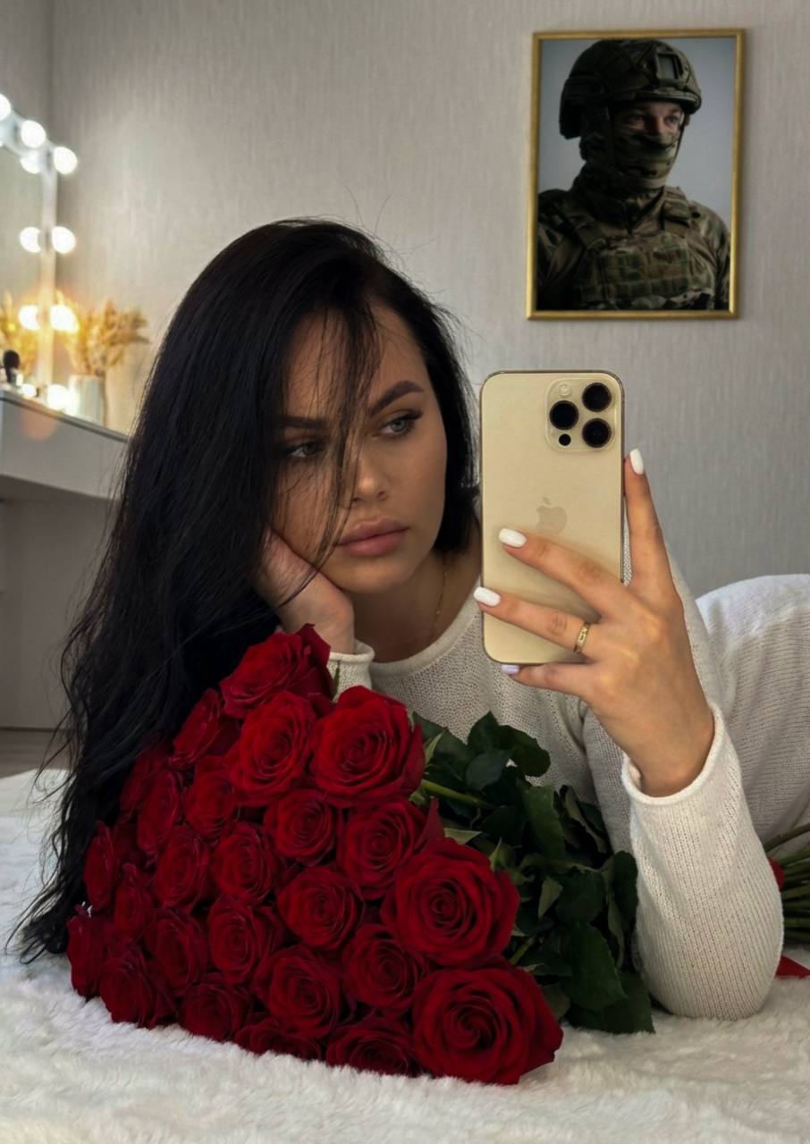 Используй лицо женщины с загруженного фото