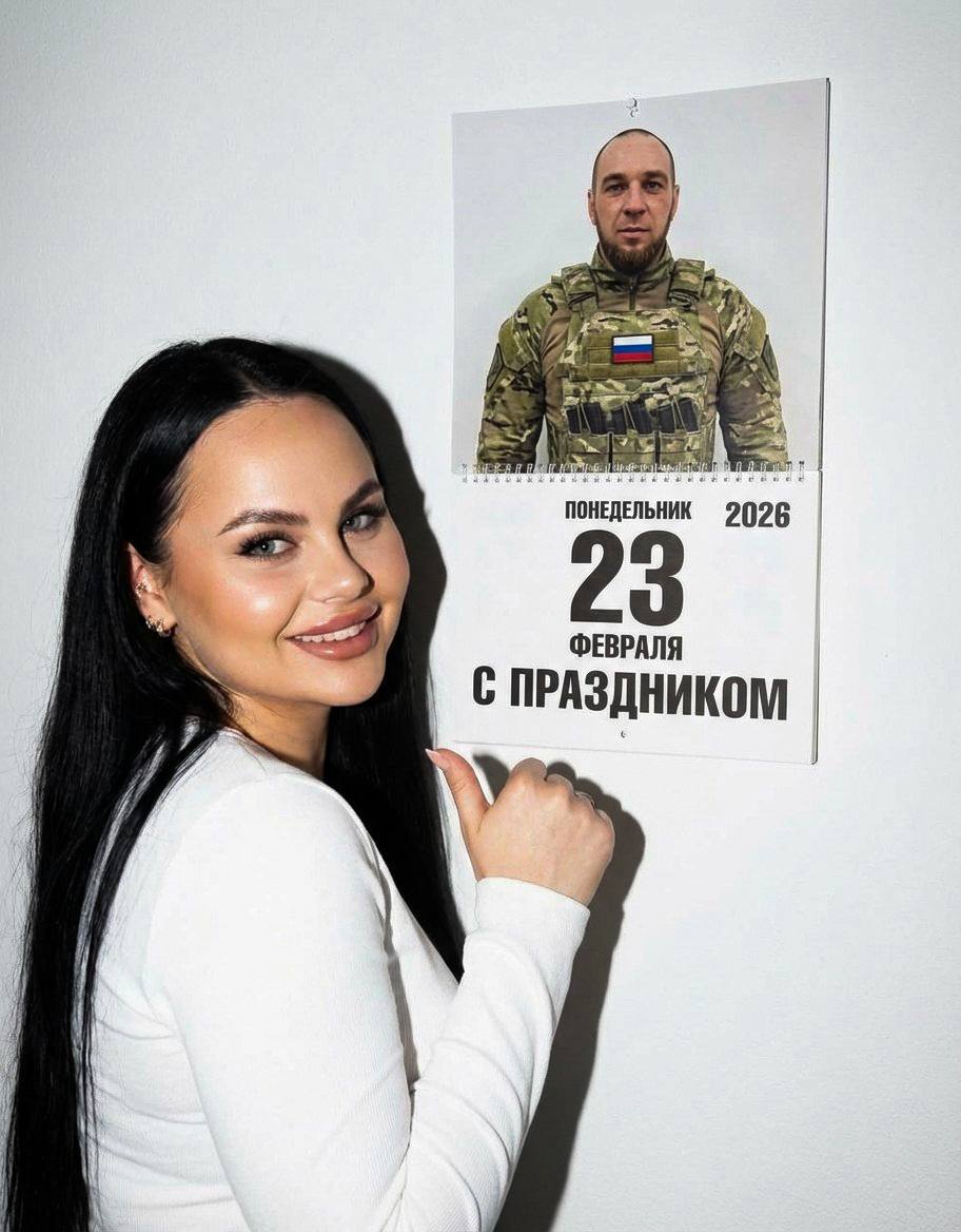 Реалистичное изображение девушки, на белой...