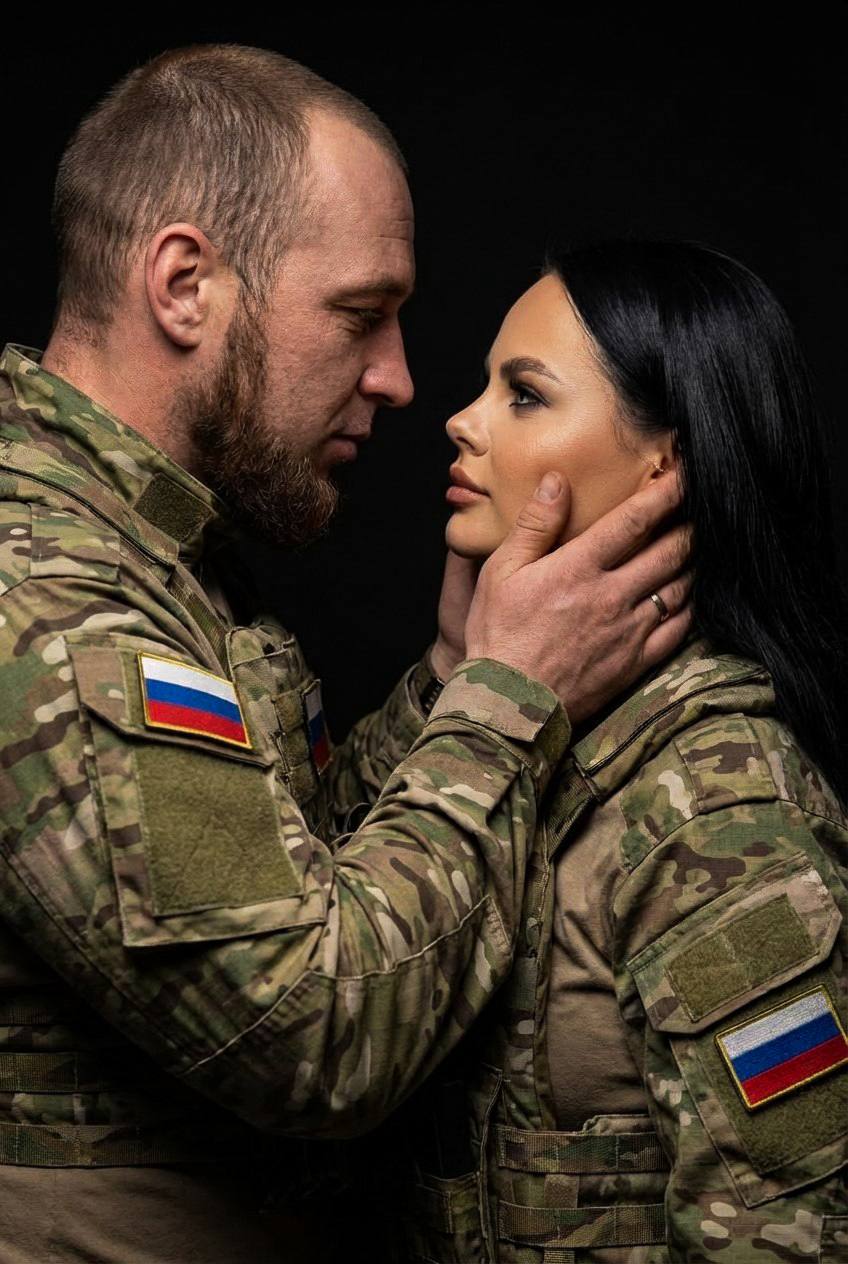 Крупный план, эмоциональный портрет мужчин...