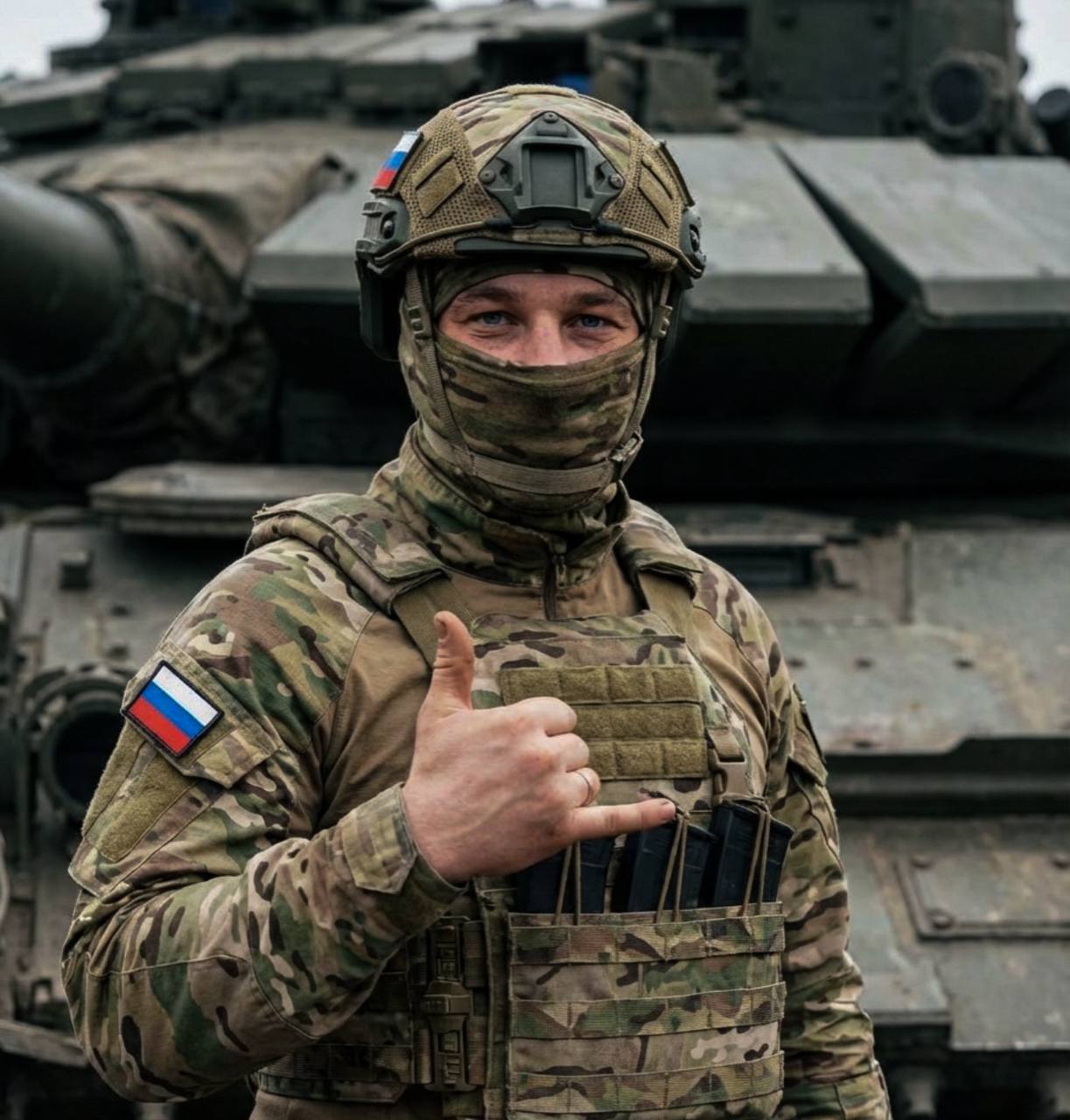 Средний план, российский солдат в современ...