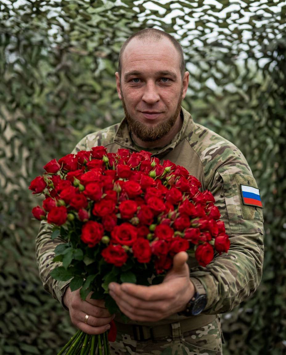 Мужчина в военной форме РФ цвета мультикам...