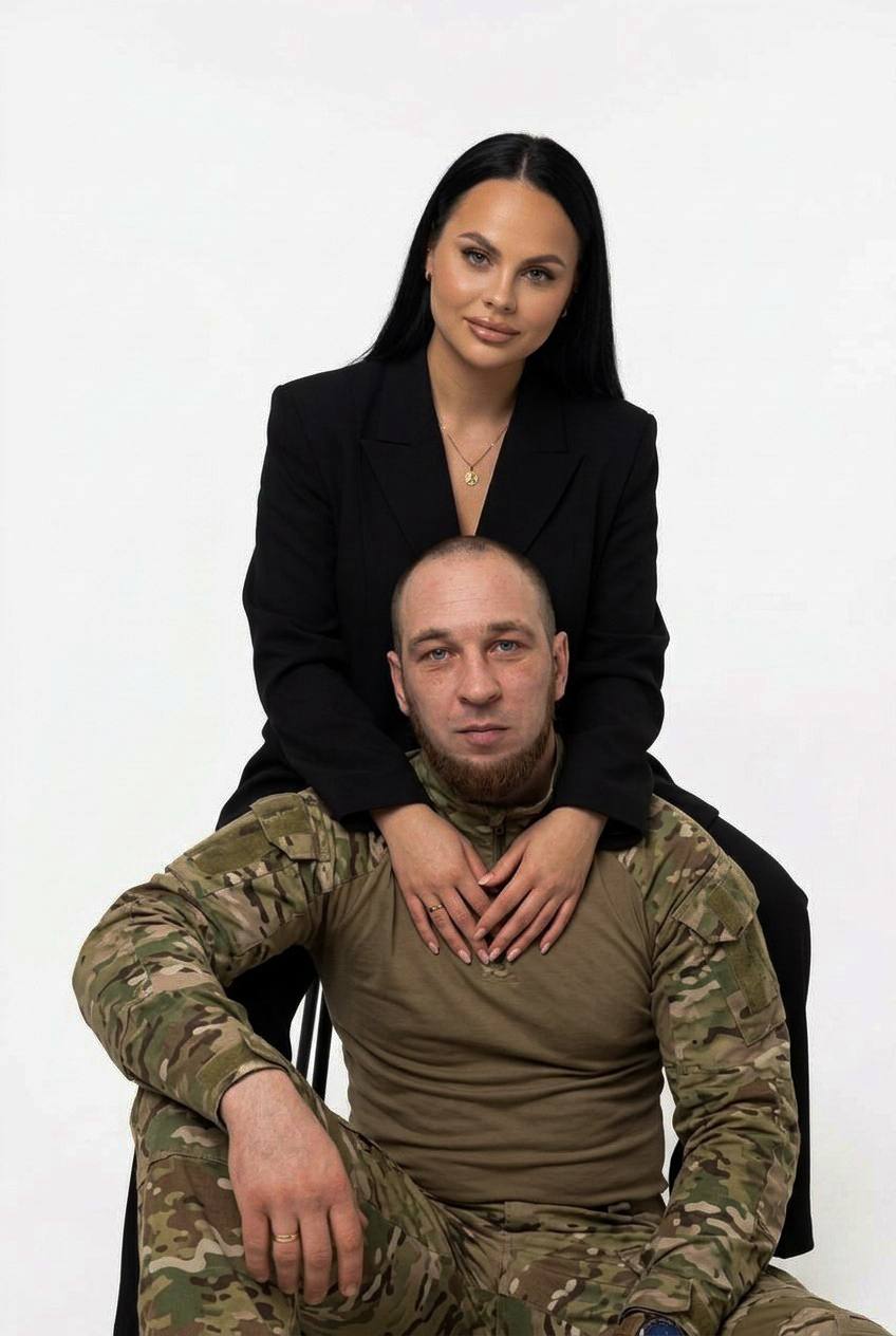Профессиональный студийный портрет пары на...