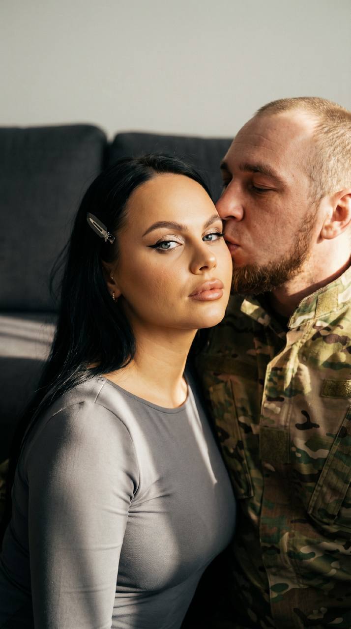 Не меняя внешности женщины с фото, кинемат...