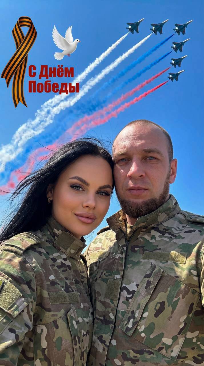 Захватывающий портрет, снятый выше пояса,...