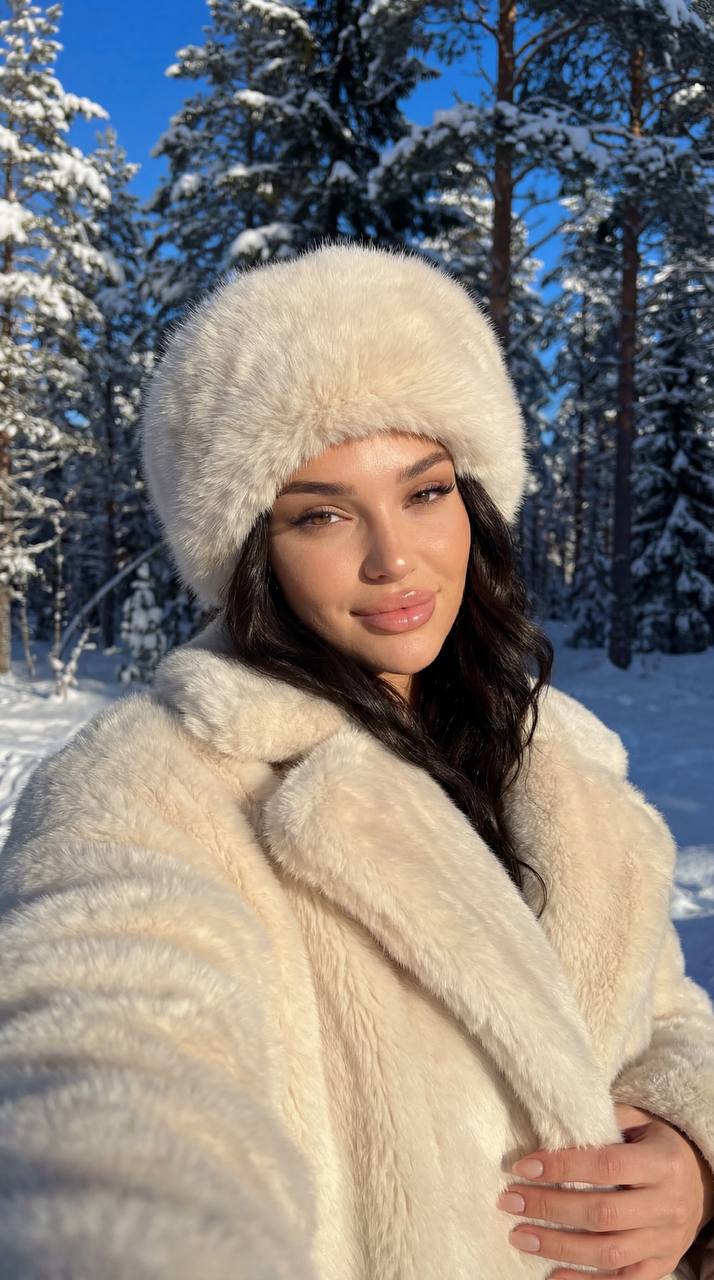 Зимнее селфи в мехах