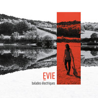 Sur un quai de gare - EVIE
