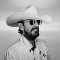 String Theory - Ringo Starr & Molly Tuttle & Larkin Poe