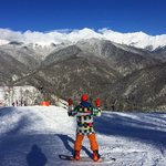 Каталка в горах на сноуборде.