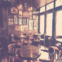 Stylish Backdrops for Coffee and Lunch - New York Jazz Lounge