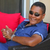 Tu Bailas Bien Pero Te Pegas Mucho - Julio Flores