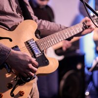 Strumming Shadows - Naar Cam
