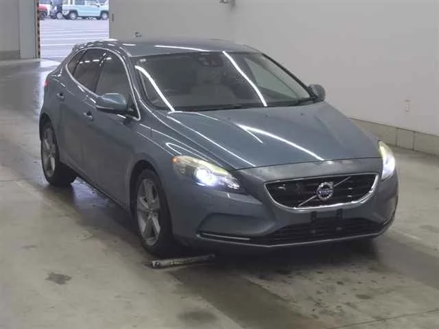 Volvo V40 Лот № 40039 2013