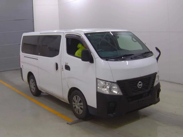 Nissan Serena Лот № 2013