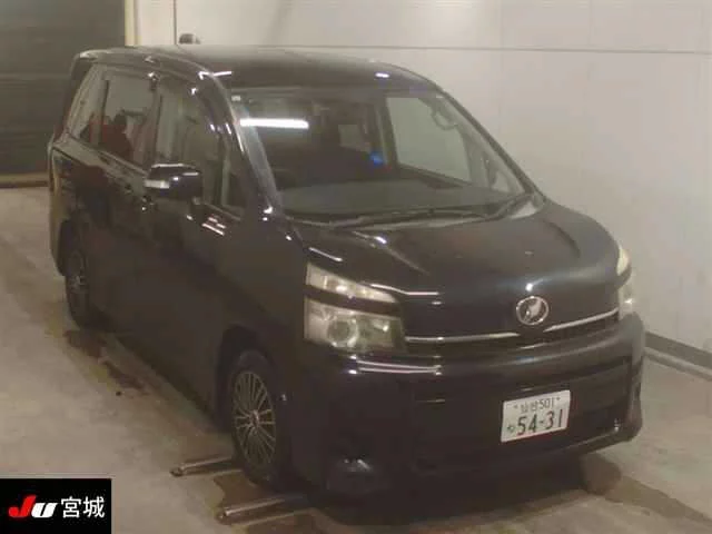 Toyota Voxy Лот № 732 2011