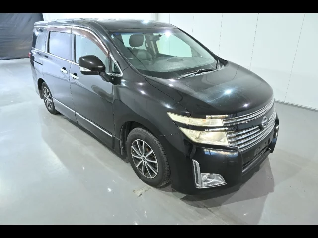 Nissan Elgrand III (E52)