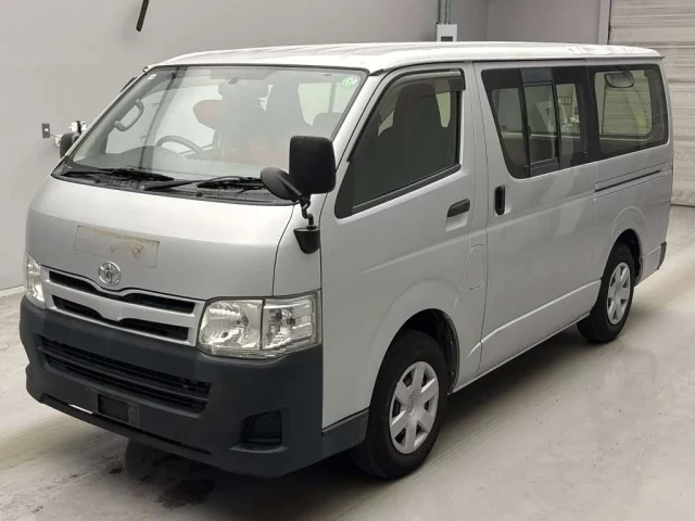 Toyota Hiace Van Лот № 62158 2013