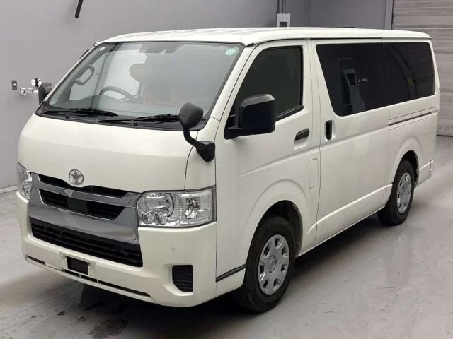 Toyota Hiace Van Лот № 62103 2023