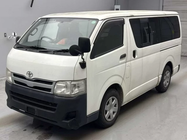 Toyota Hiace Van Лот № 62092 2011