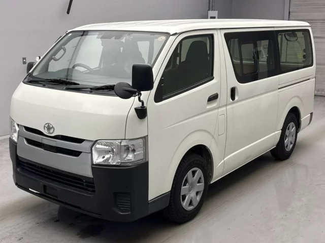 Toyota Hiace Van Лот № 62081 2019