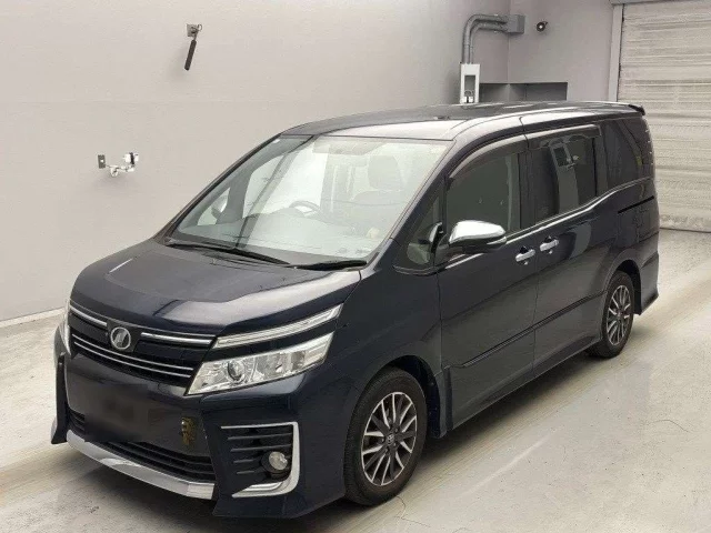 Toyota Noah Лот № 75 2015