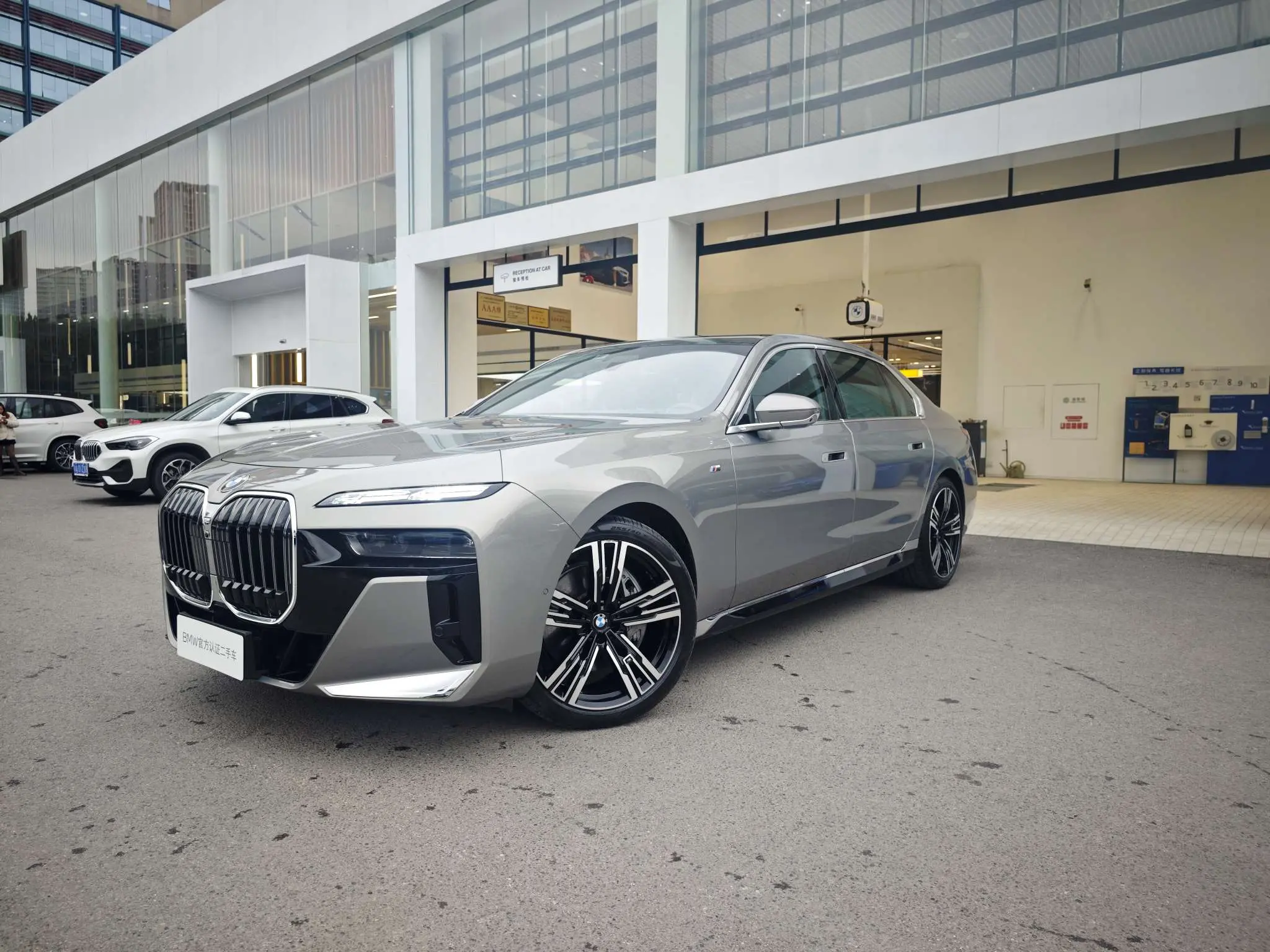 BMW 7 серии VII (G70)