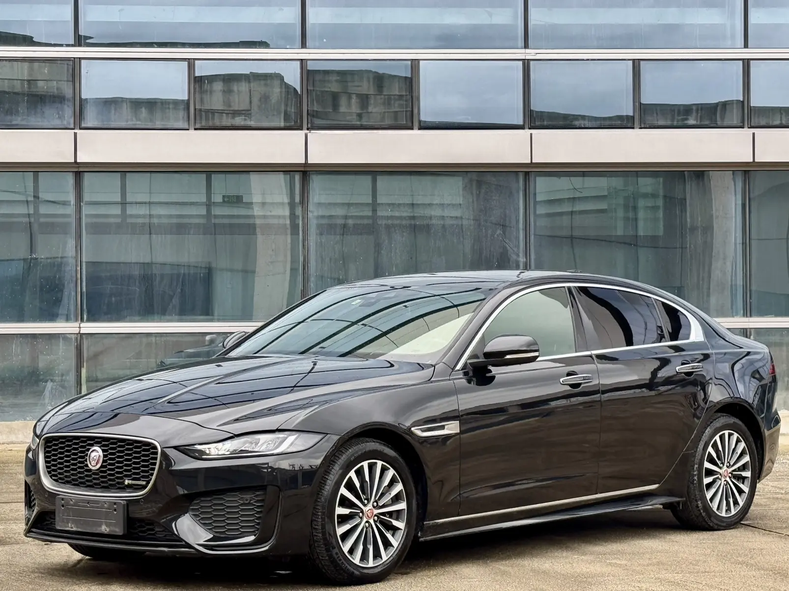 Jaguar XE I Рестайлинг