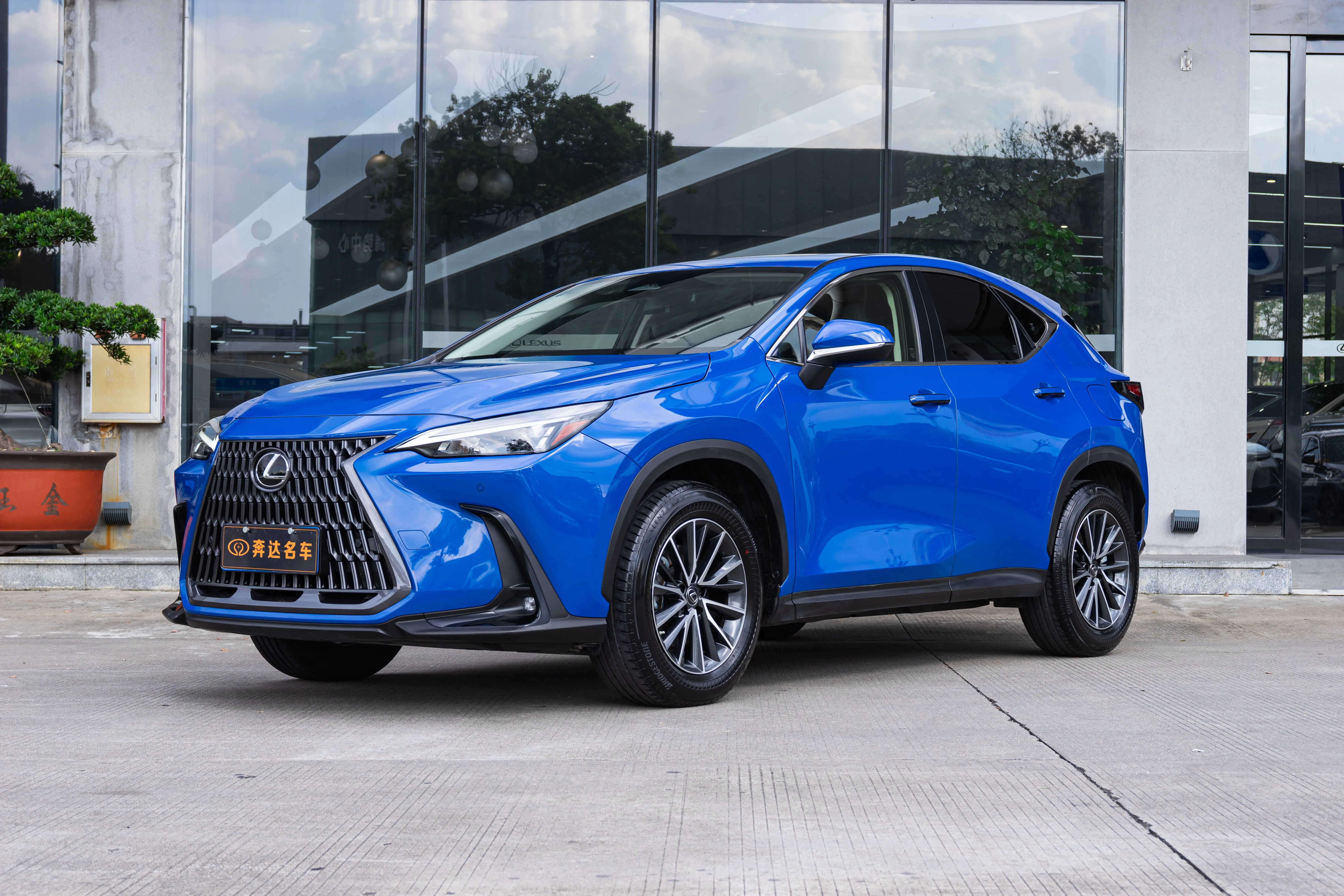 Lexus NX II