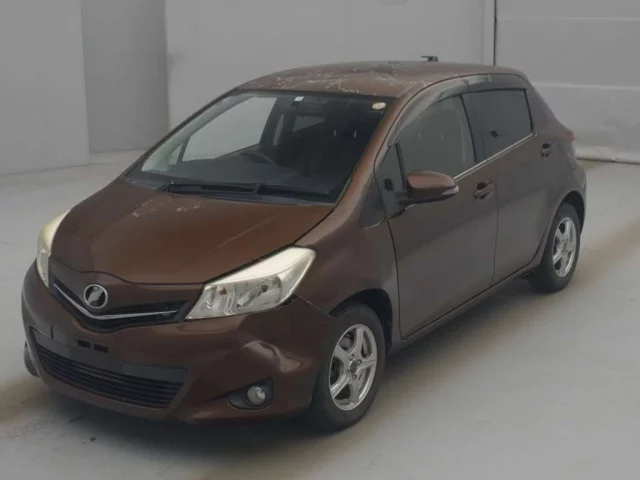 Toyota Vitz Лот № 77051 2012