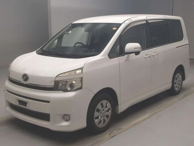 Toyota Voxy II (R70)