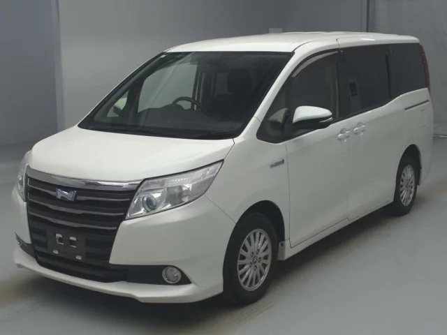 Toyota Noah Лот № 72017 2015
