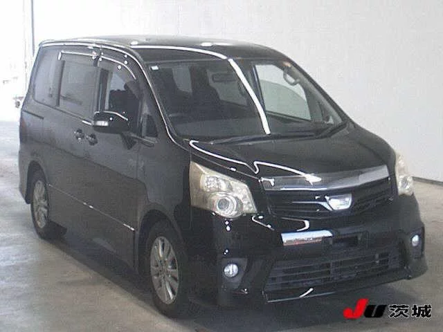 Toyota Noah Лот № 2010
