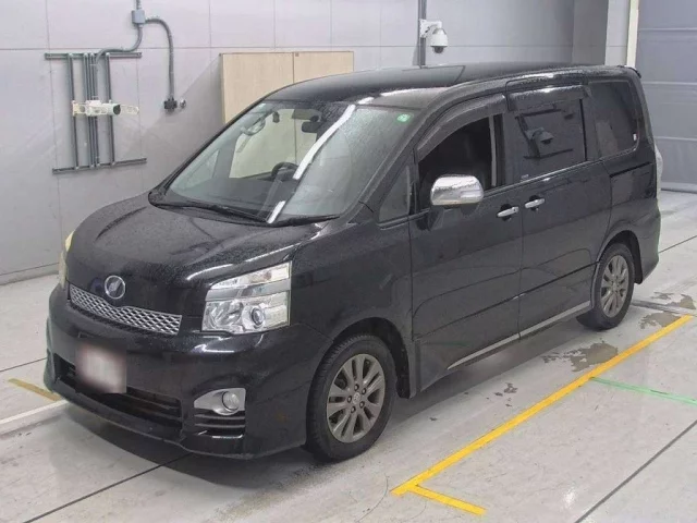 Toyota Voxy Лот № 30239 2013
