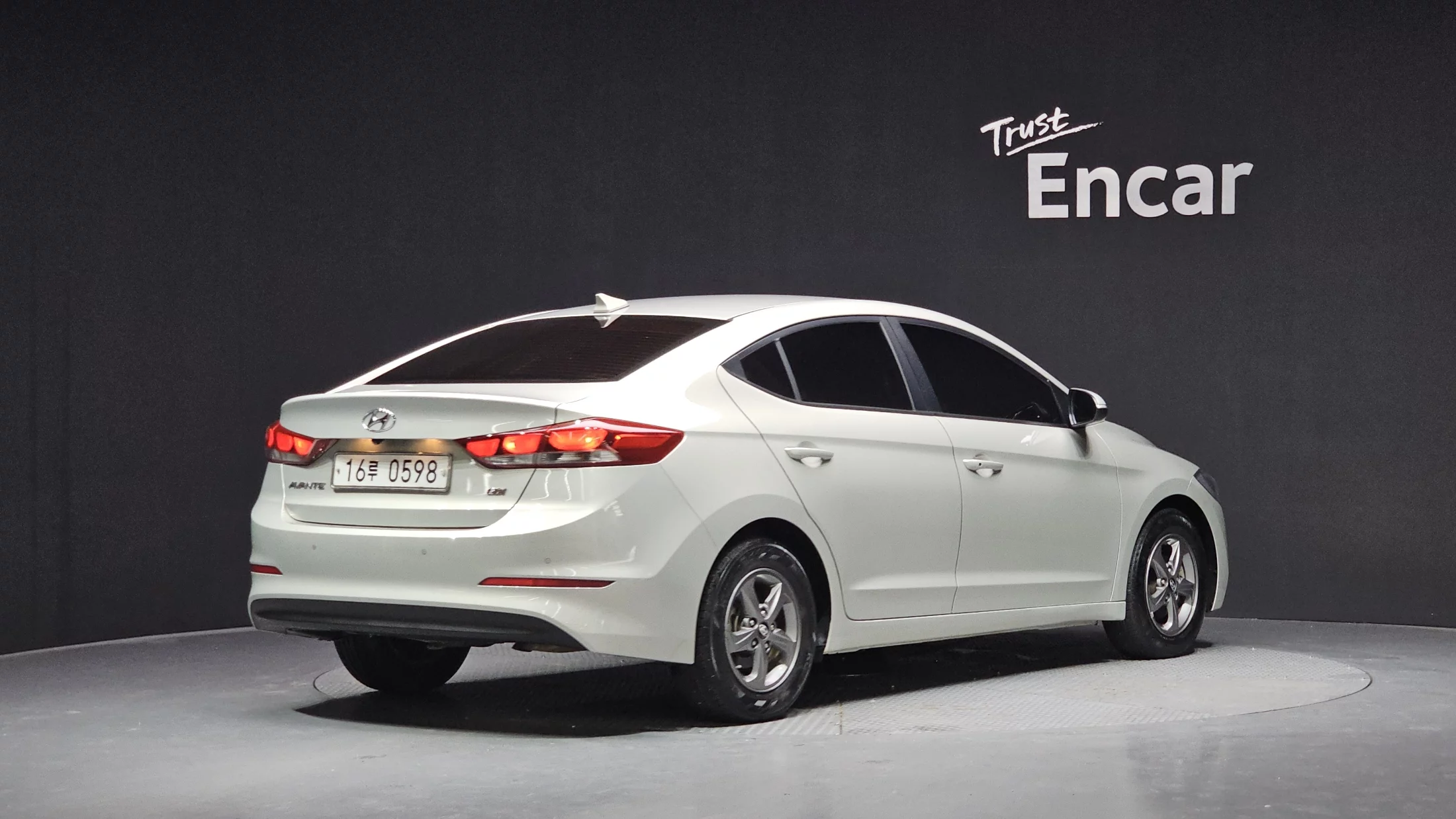 Hyundai Avante (Хендай Элантра) 1.6 Gdi Smart 1.6 GDI Smart 2015