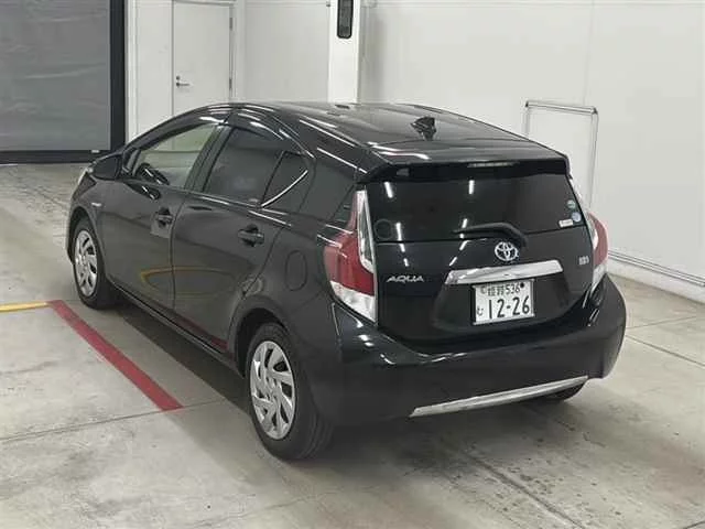 Toyota Aqua Лот № 90059 2015