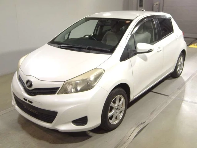 Toyota Vitz Лот № 2011
