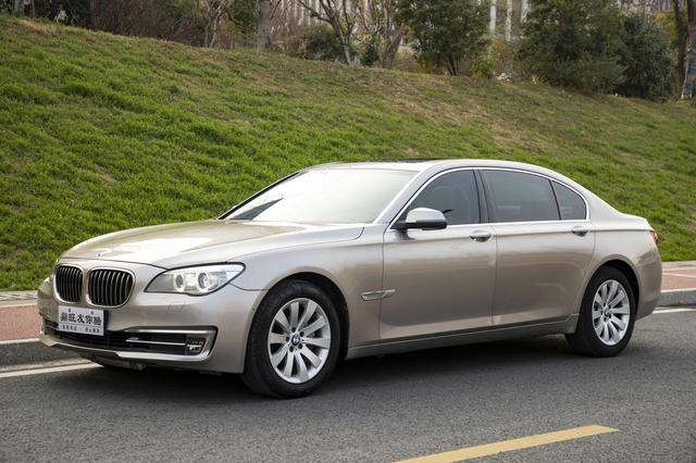 BMW 7 серии V (F01/F02/F04) Рестайлинг