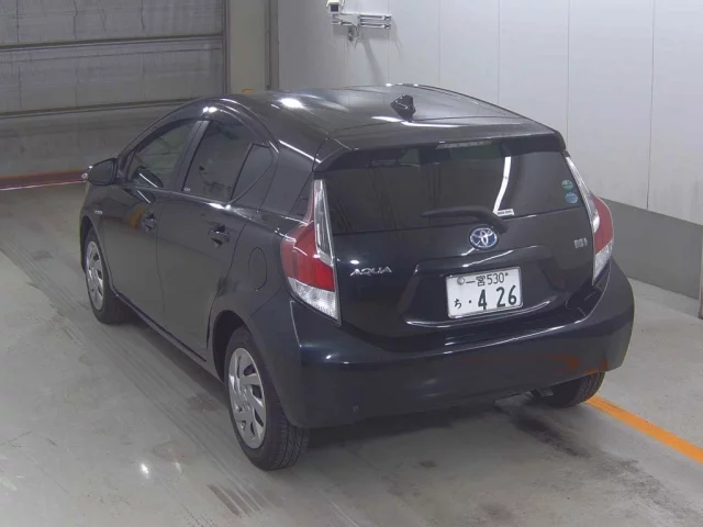 Toyota Aqua Лот № 2015