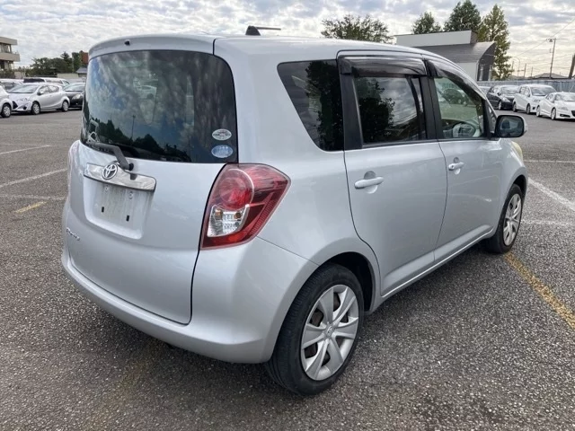 Toyota Ractis Лот № 341 2010