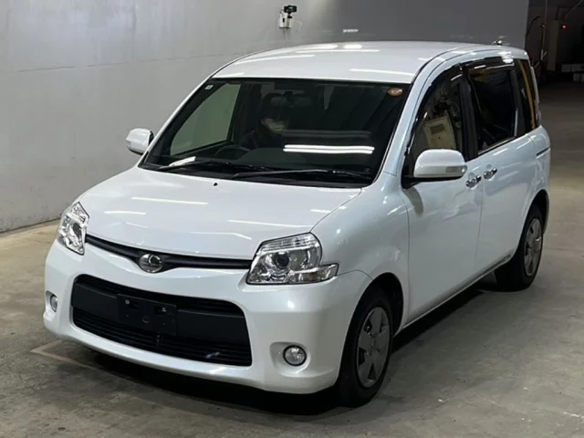 Toyota Sienta Лот № 273 2014