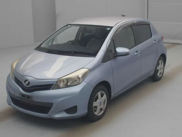 Toyota Vitz Лот № 72005 2011