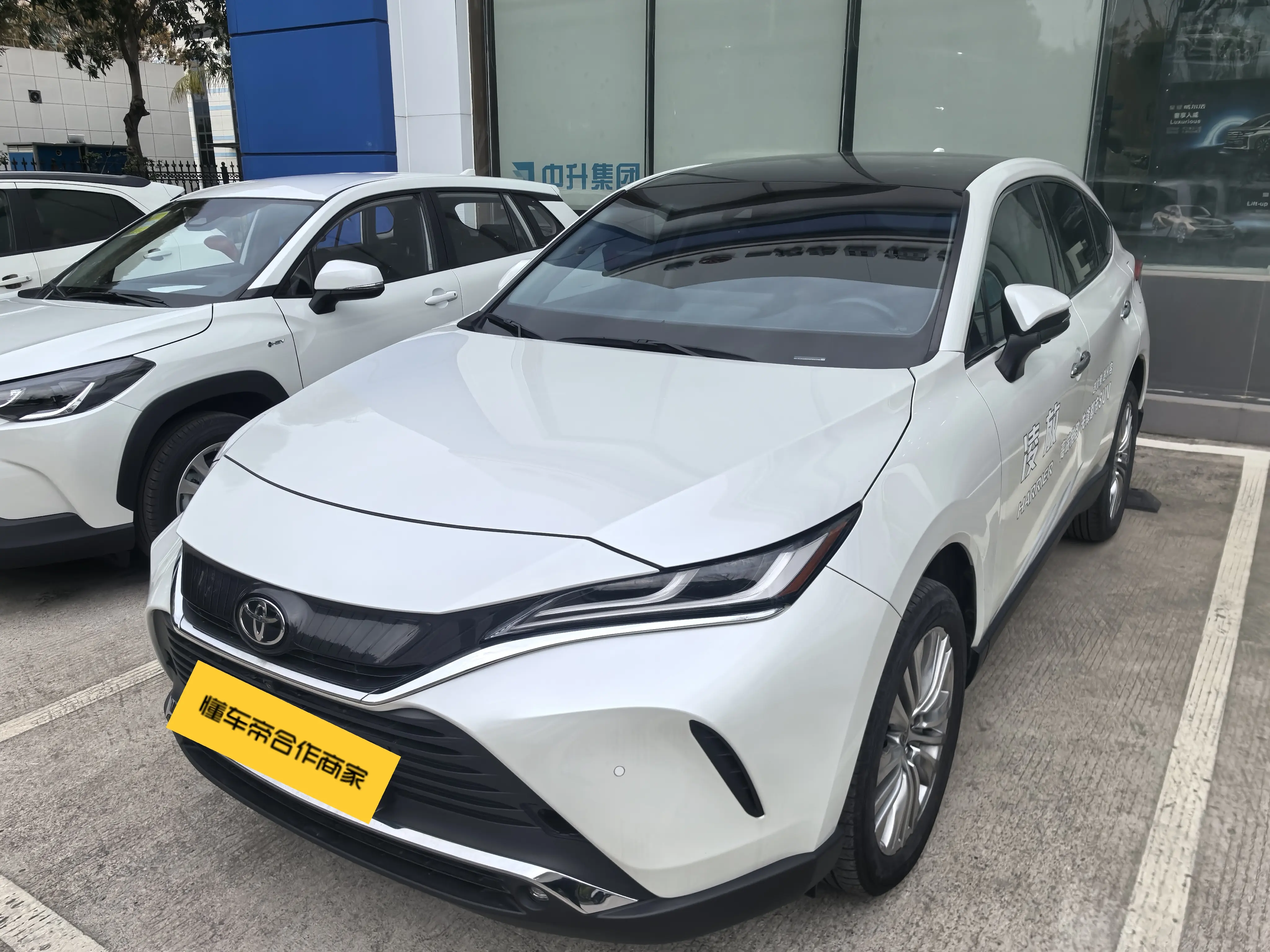 Toyota Harrier IV (XU80)