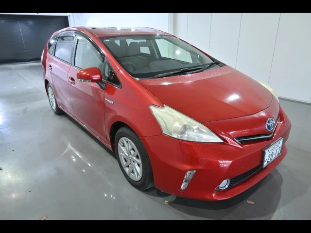 Toyota Prius Alpha Лот № 20201 2012