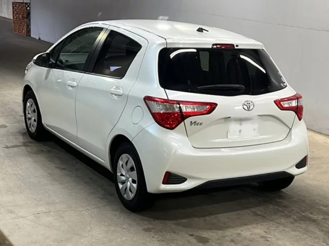 Toyota Vitz Лот № 351 2017