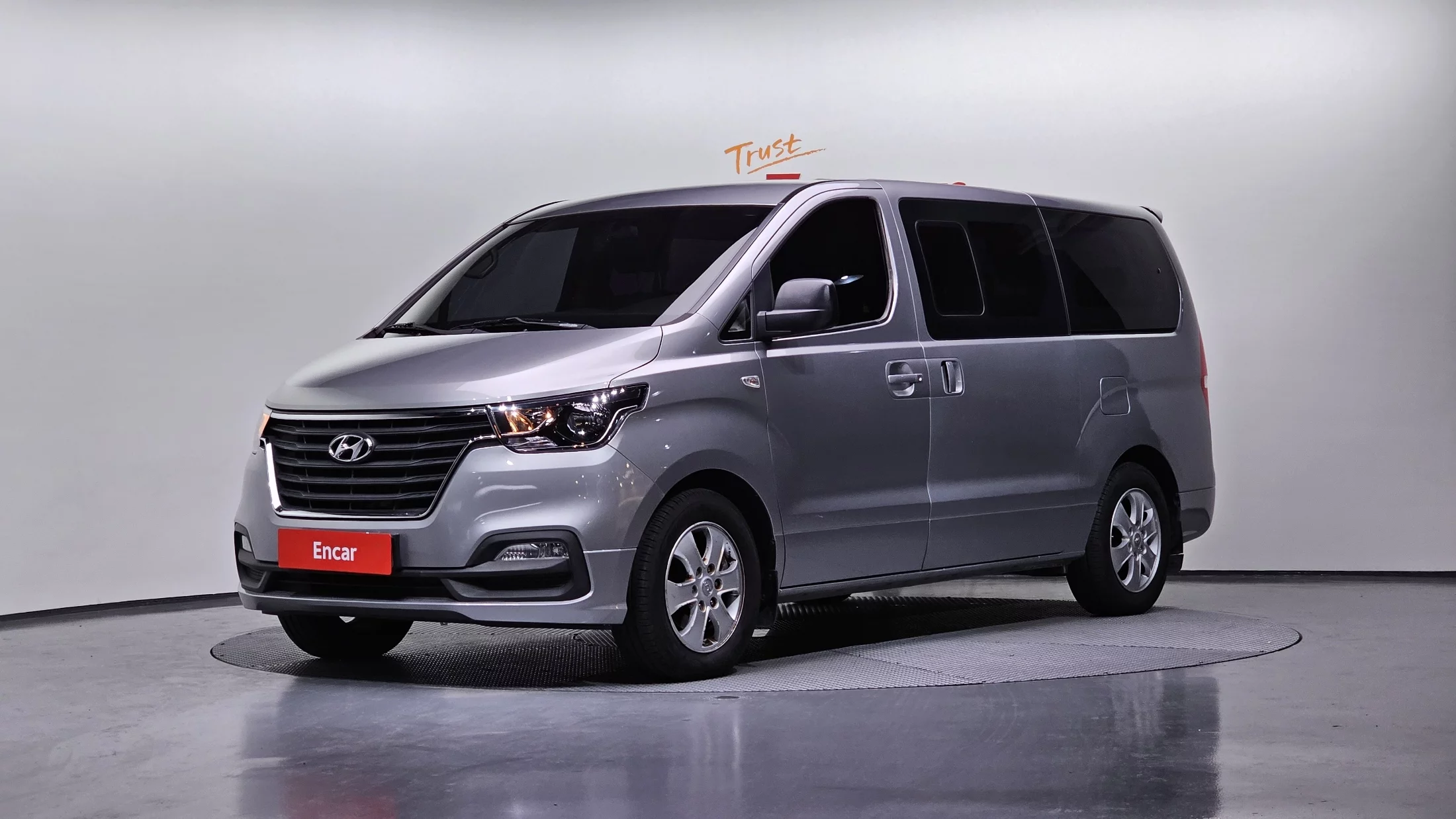 Hyundai Starex Wagon 12-Seater Modern