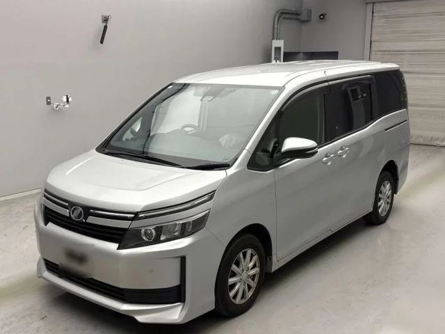 Toyota Voxy Лот № 424 2017