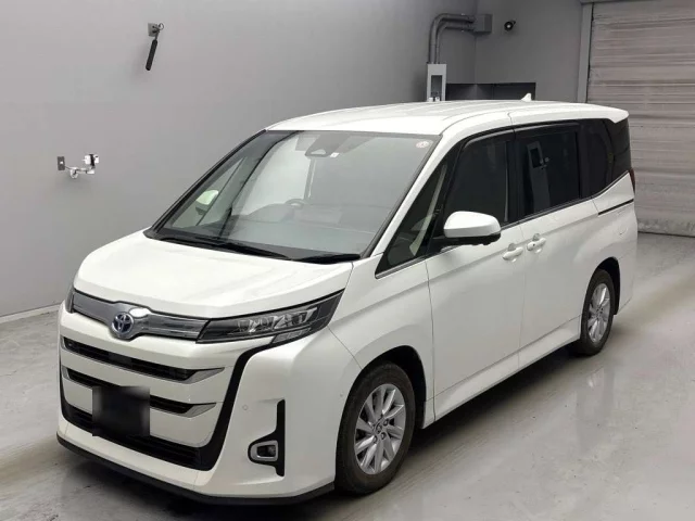 Toyota Noah Лот № 12659 2023